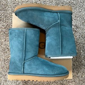 NWT✨ UGG Classic Short II Boot